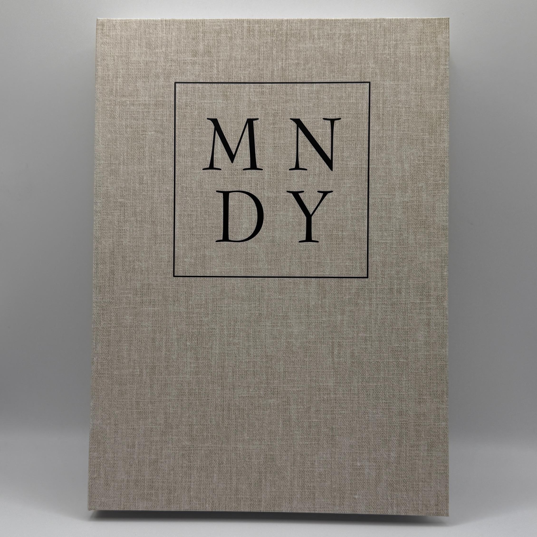 MNDY Deko Buch/Box